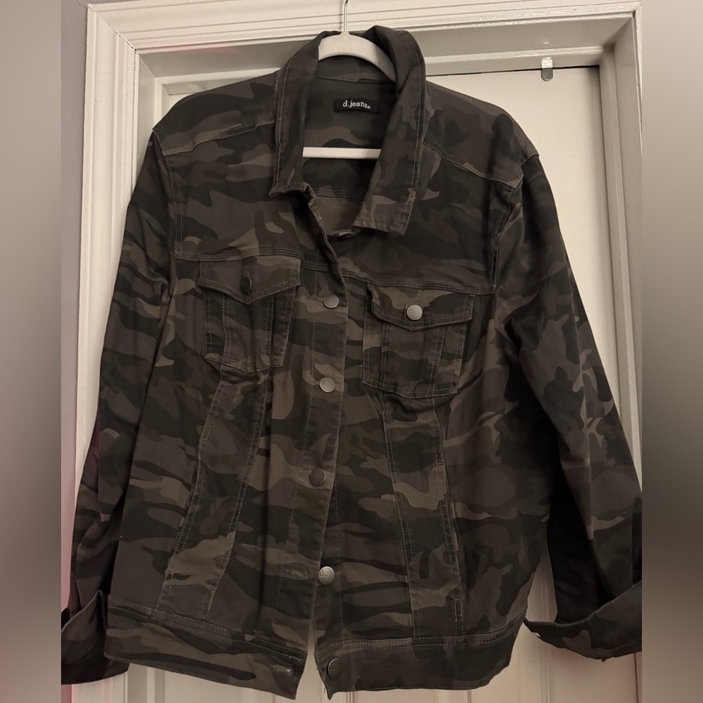 Camo olive green denim jacket. 3x. Perfect condition. Worn once.